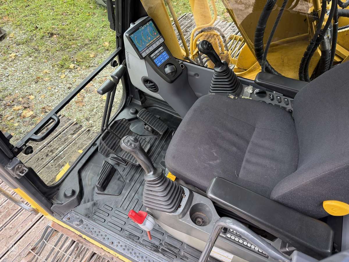 Komatsu PC160 LC8, экскаваторы