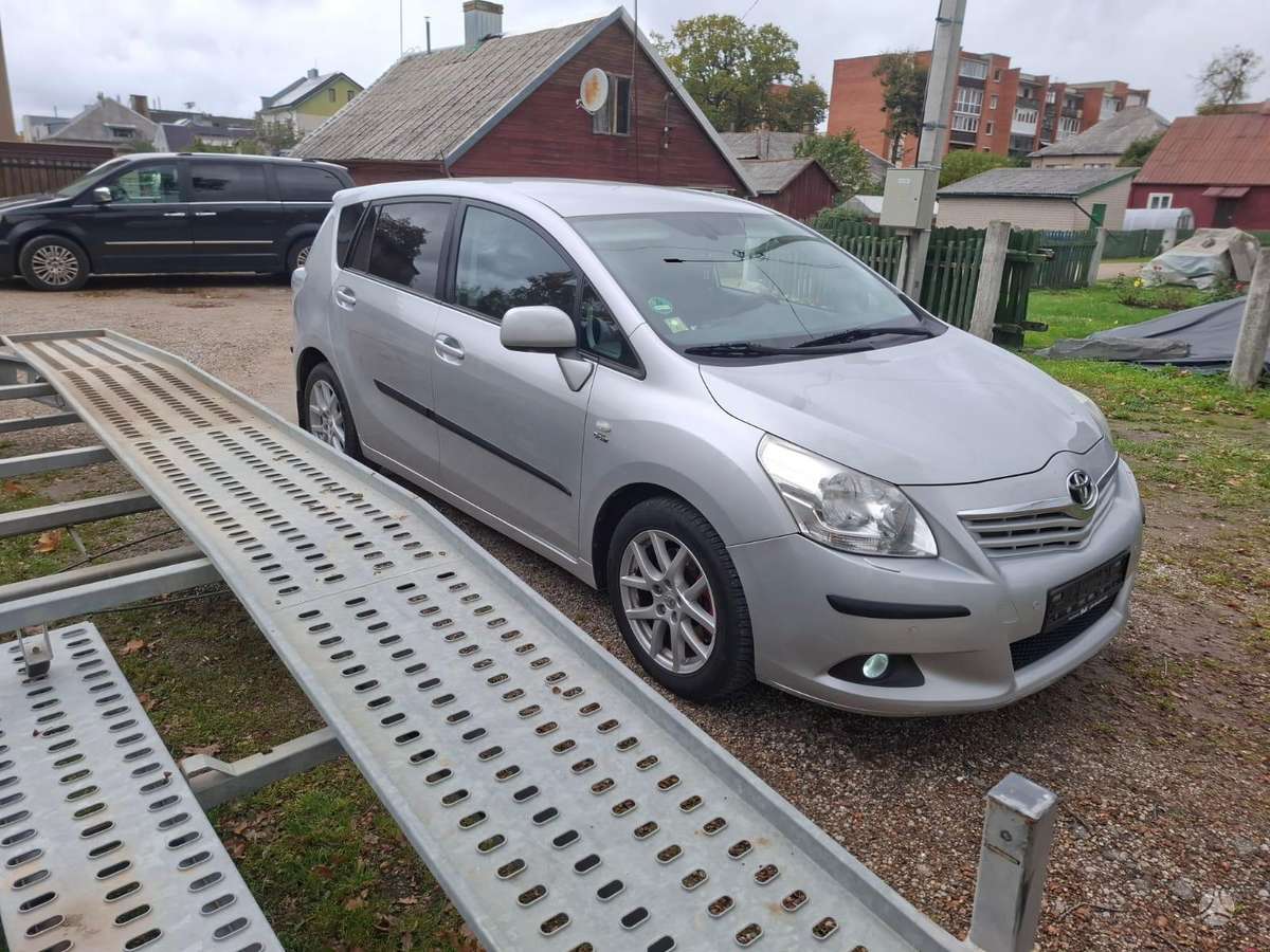 Toyota Verso, 2.2 l., Минивэн