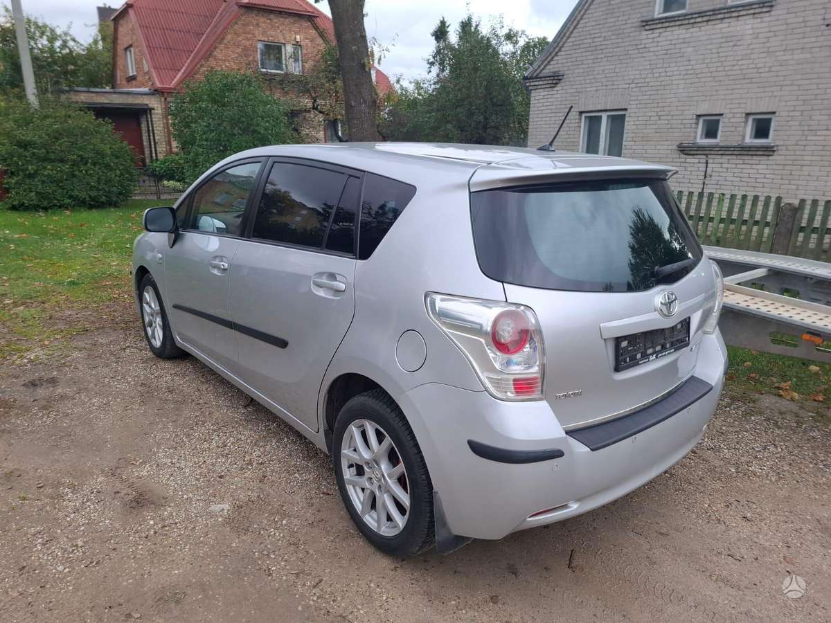 Toyota Verso, 2.2 l., mpv / minivan