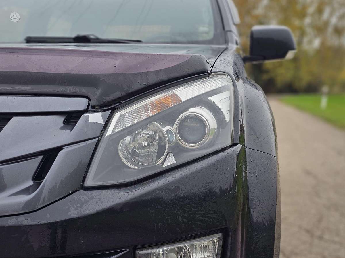 Isuzu D-Max, 2.5 l., off-road / crossover