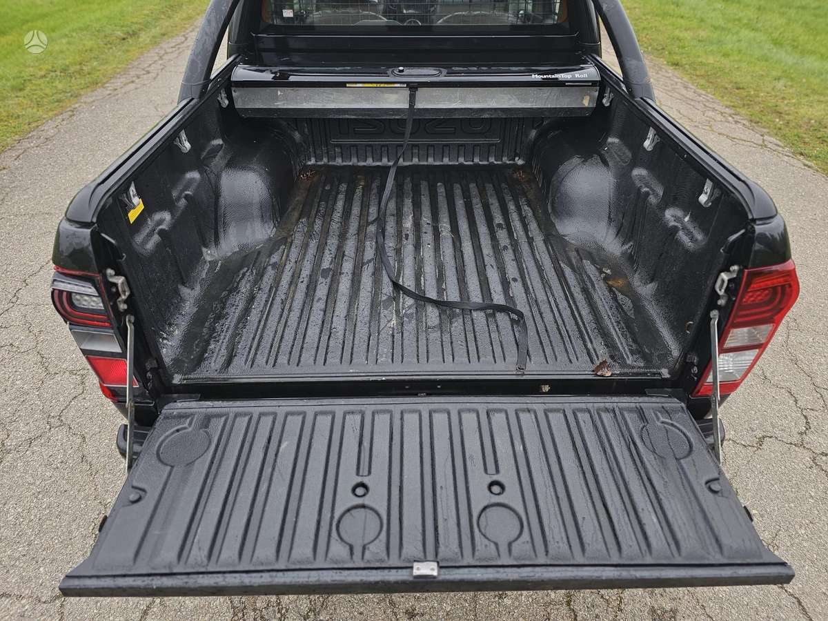 Isuzu D-Max, 2.5 l., off-road / crossover