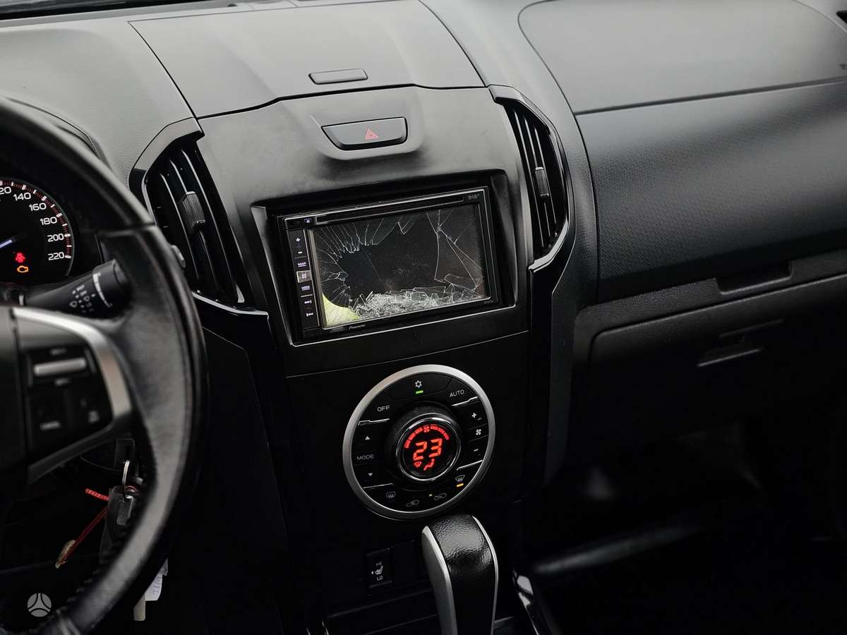 Isuzu D-Max, 2.5 l., off-road / crossover