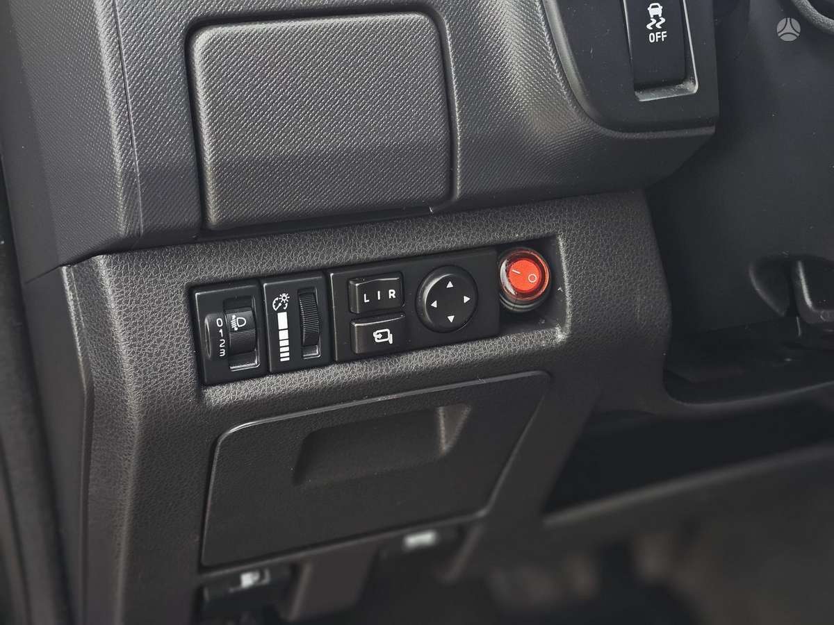 Isuzu D-Max, 2.5 l., off-road / crossover