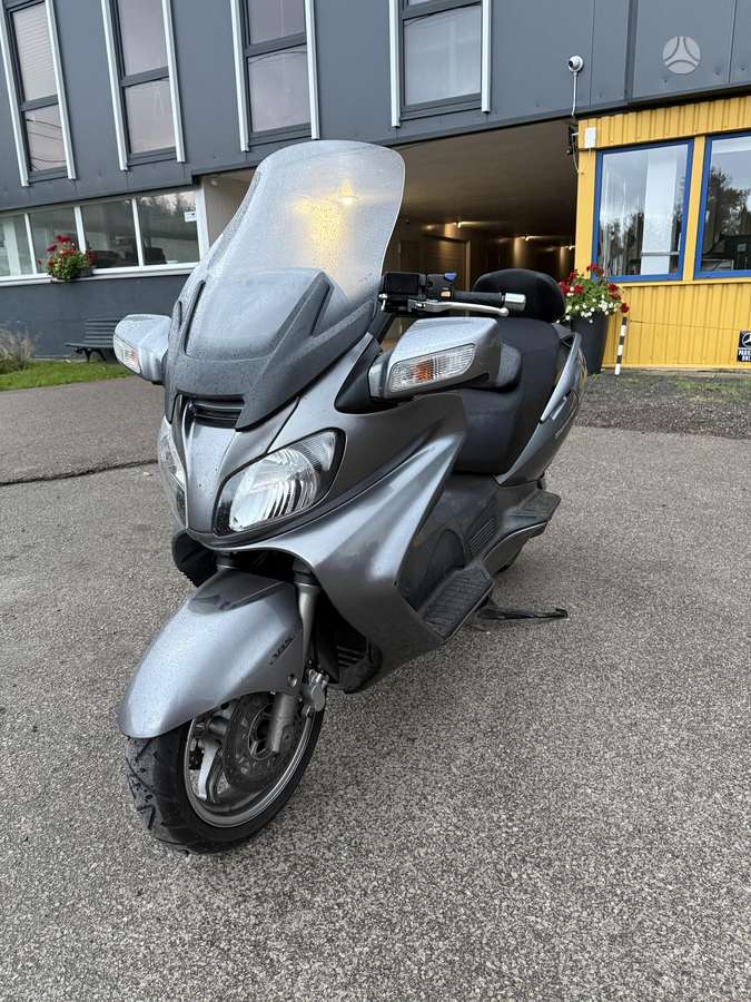 Suzuki Burgman 650cc, scooters / mopeds