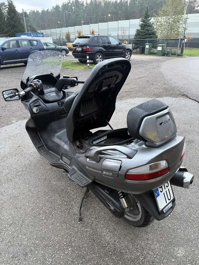 Suzuki Burgman 650cc, scooters / mopeds
