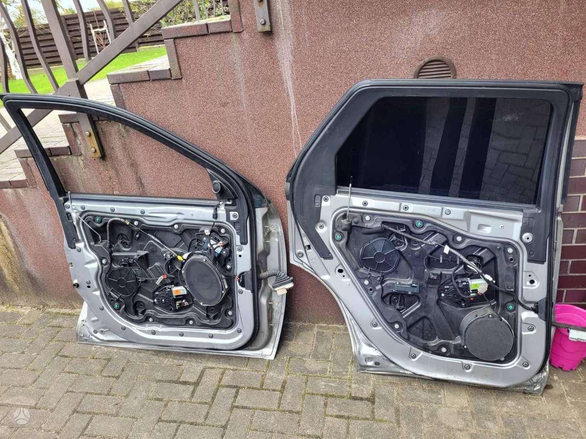 Dodge Durango dzinēja detaļas