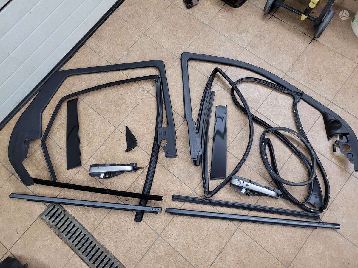 Dodge Durango dzinēja detaļas