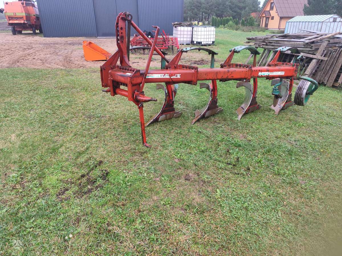 Kverneland 4 korpusai, ploughs