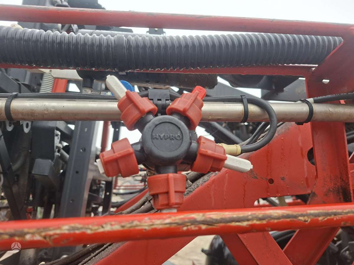 Kverneland Ixtrack T4 4600, разбрызгиватели