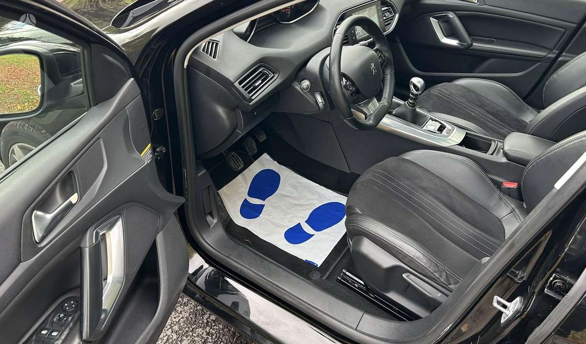 Peugeot 308, 1.6 l., hatchback