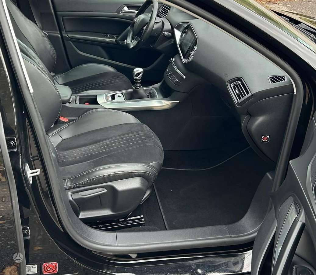 Peugeot 308, 1.6 l., hatchback