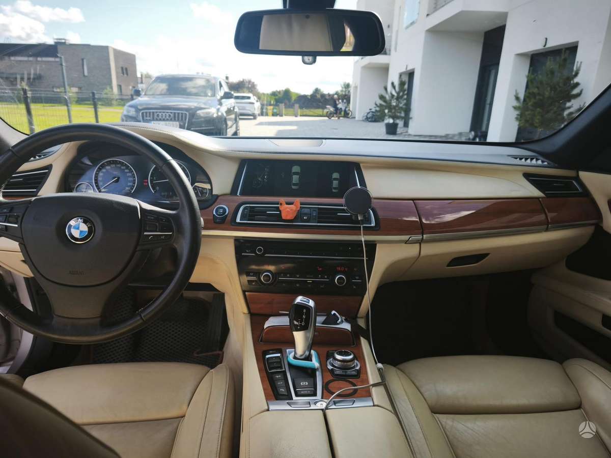 BMW 730, 3.0 l., Седан