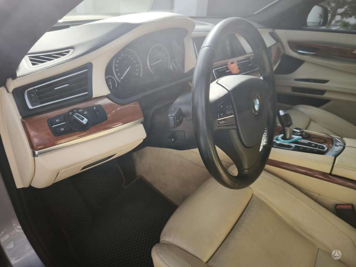 BMW 730, 3.0 l., Седан