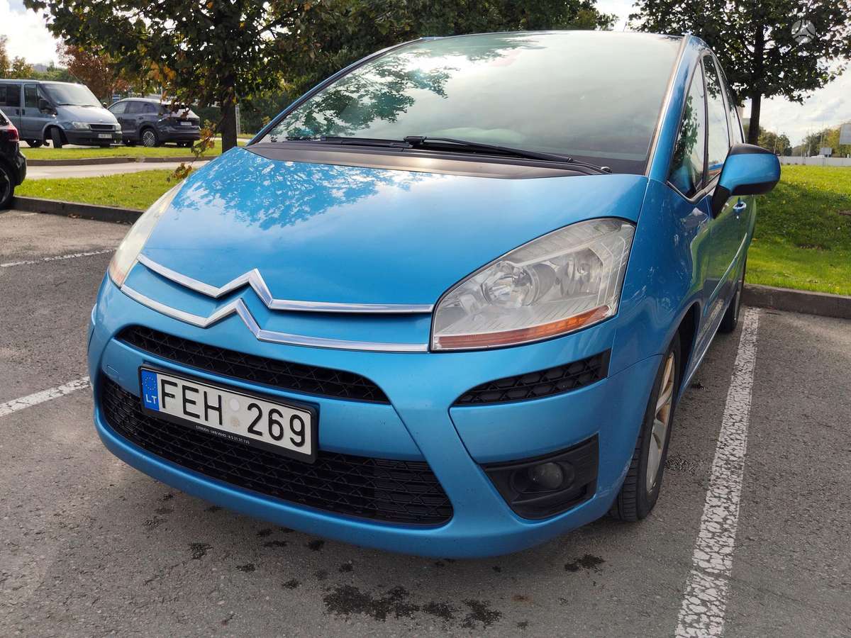 Citroen C4 2010 — салон