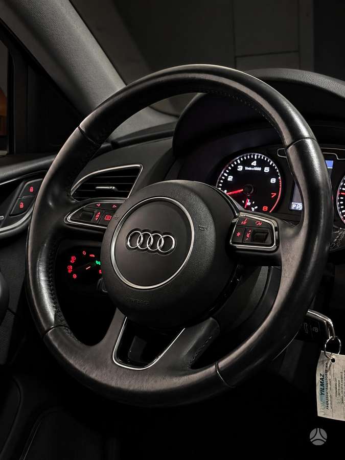 Audi Q3, 2.0 l., Внедорожник / Кроссовер