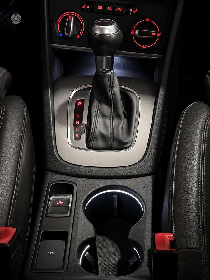 Audi Q3, 2.0 l., Внедорожник / Кроссовер