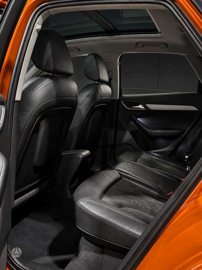 Audi Q3, 2.0 l., off-road / crossover