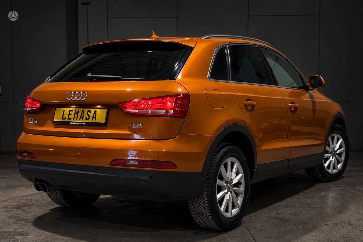 Audi Q3, 2.0 l., off-road / crossover