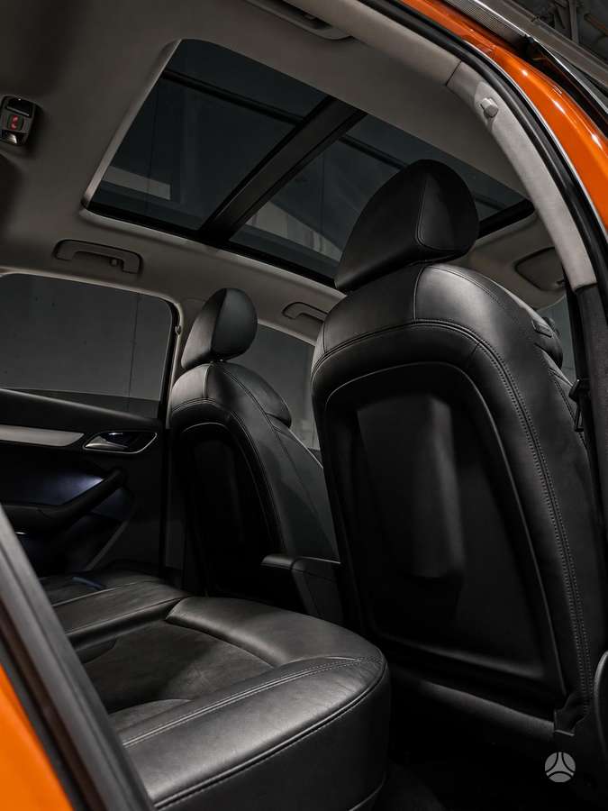 Audi Q3, 2.0 l., off-road / crossover