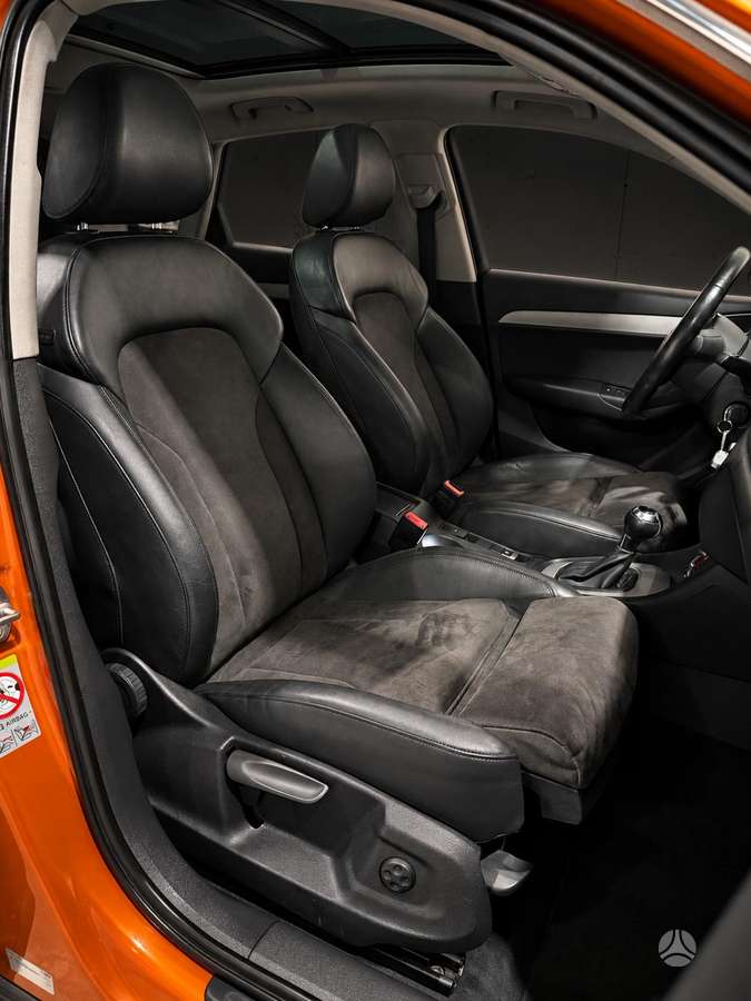 Audi Q3, 2.0 l., off-road / crossover