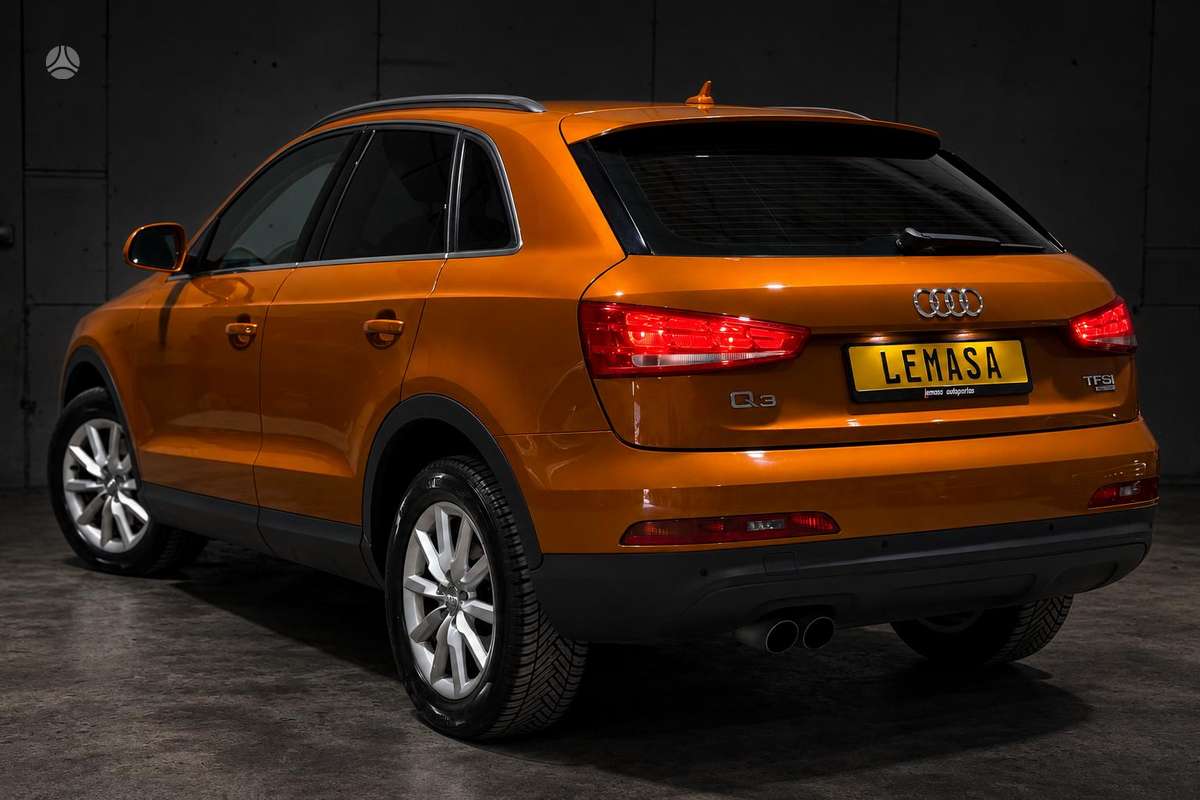 Audi Q3, 2.0 l., off-road / crossover