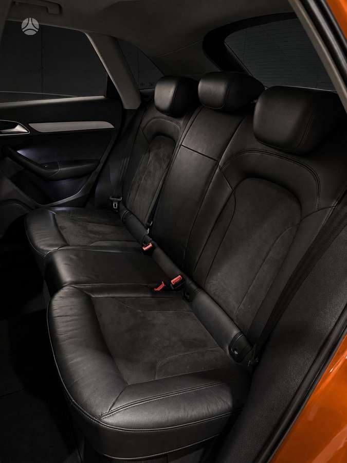 Audi Q3, 2.0 l., off-road / crossover