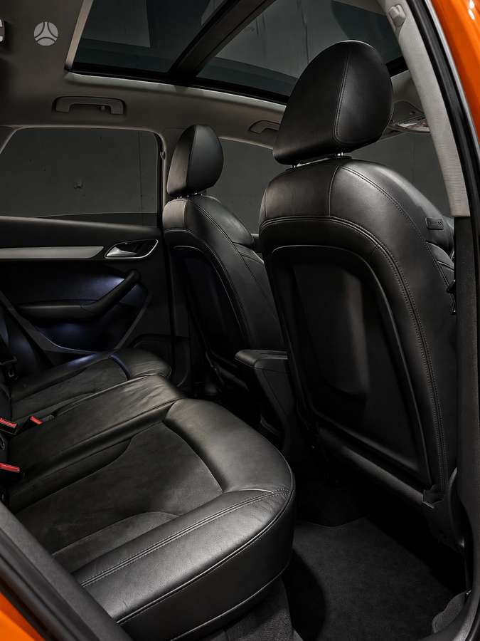 Audi Q3, 2.0 l., off-road / crossover