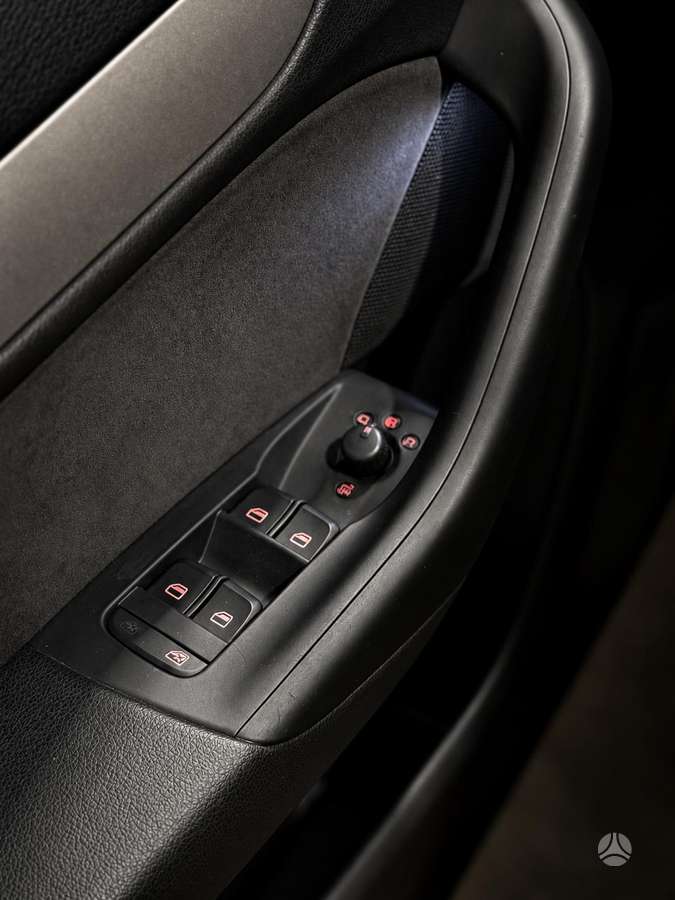 Audi Q3, 2.0 l., Внедорожник / Кроссовер