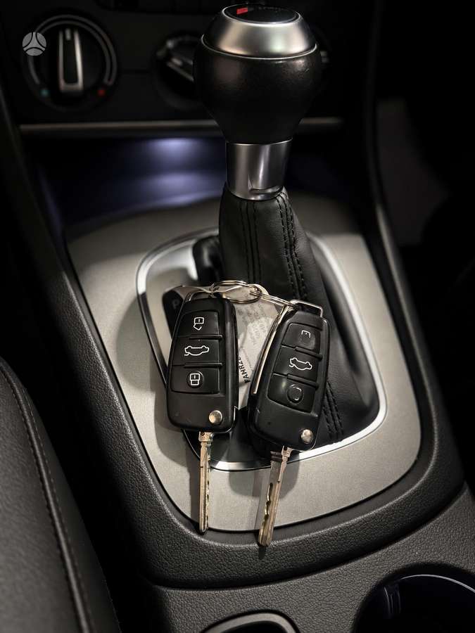 Audi Q3, 2.0 l., Внедорожник / Кроссовер
