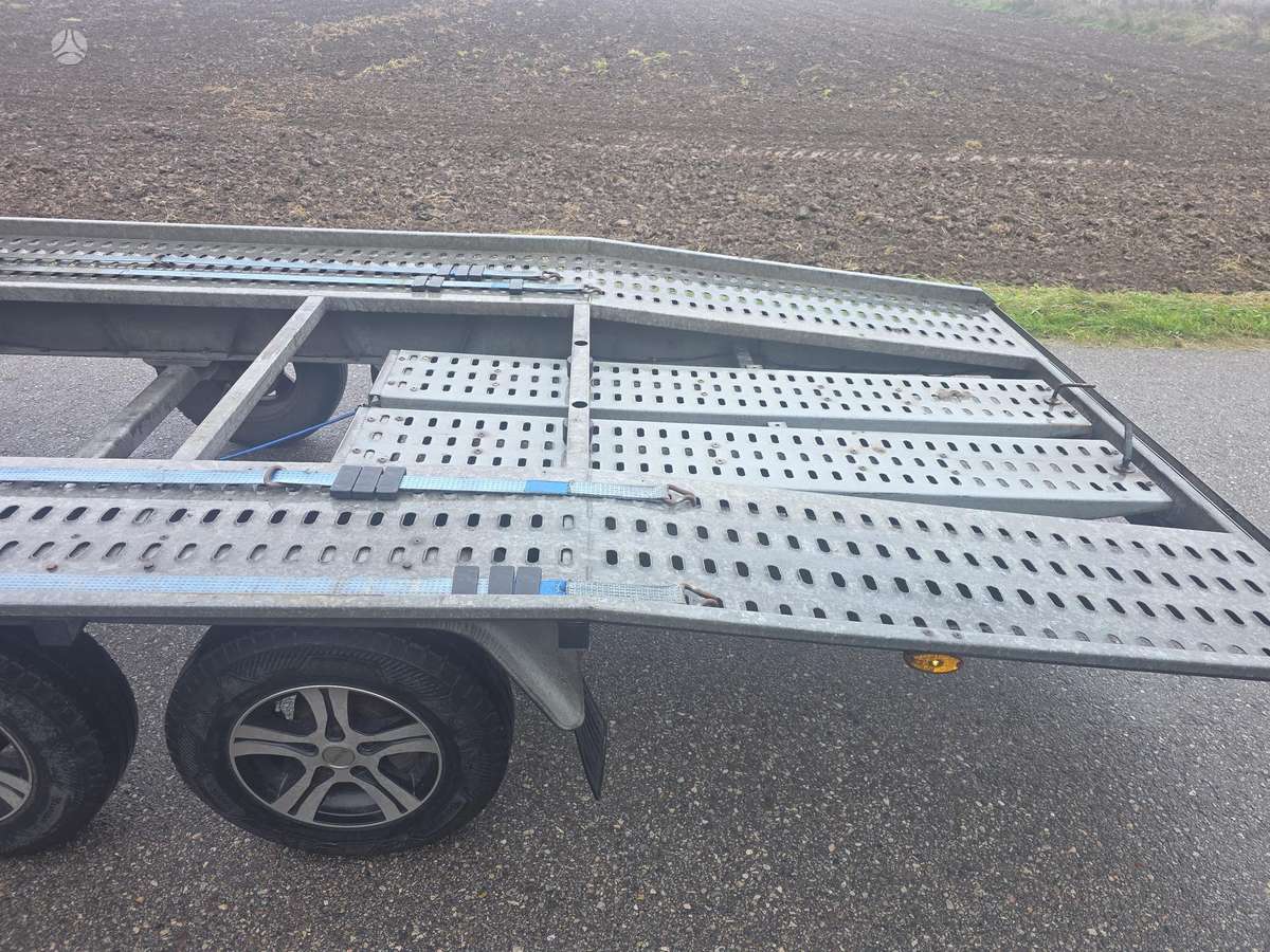 Niewiadow, auto transporter