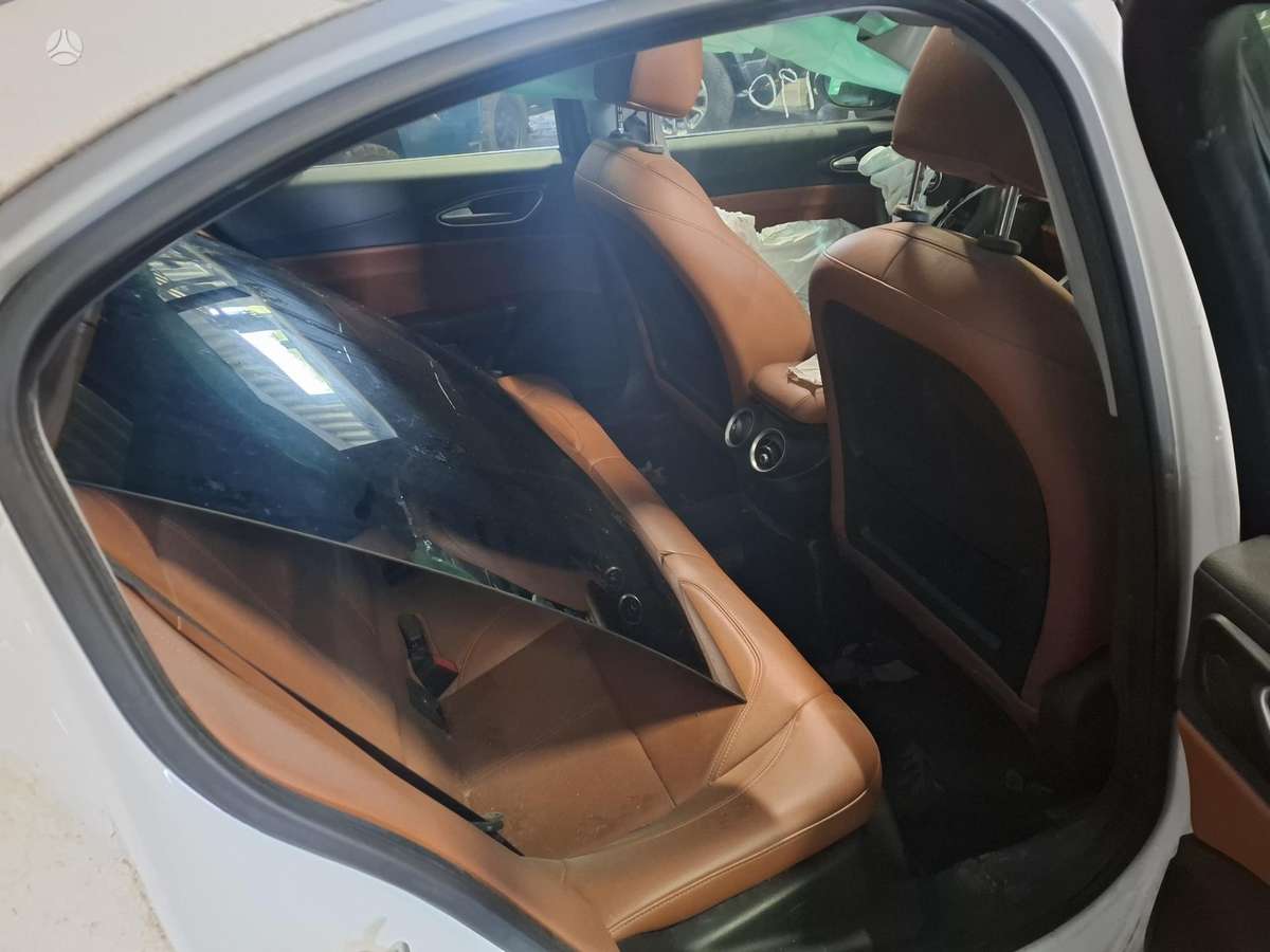 Alfa Romeo Giulia, spalva 217