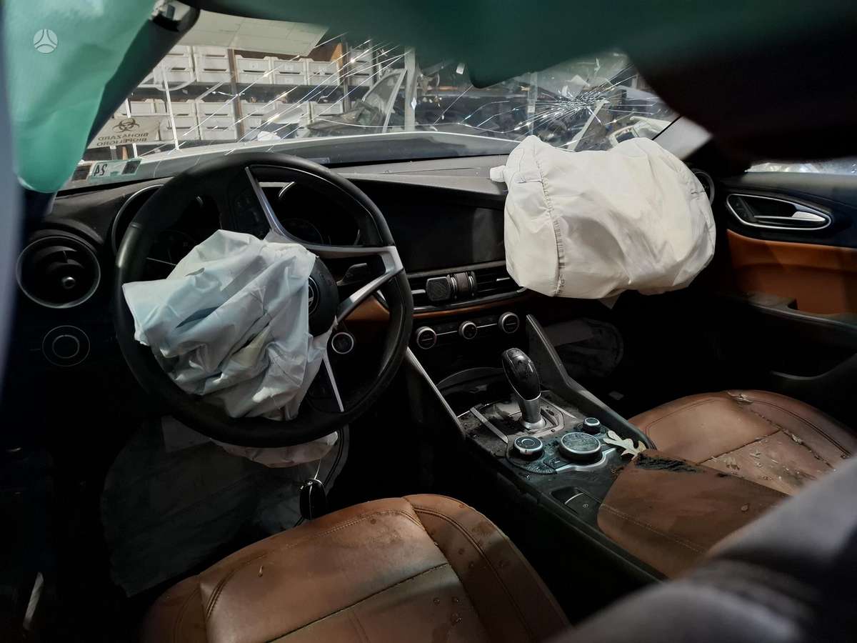 Alfa Romeo Giulia, spalva 217