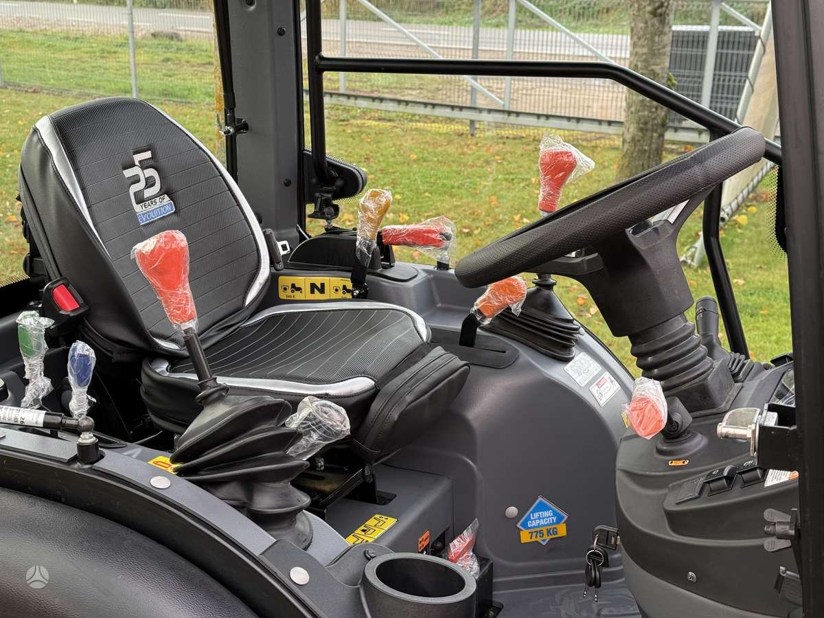 Solis S26 9+9, tractors