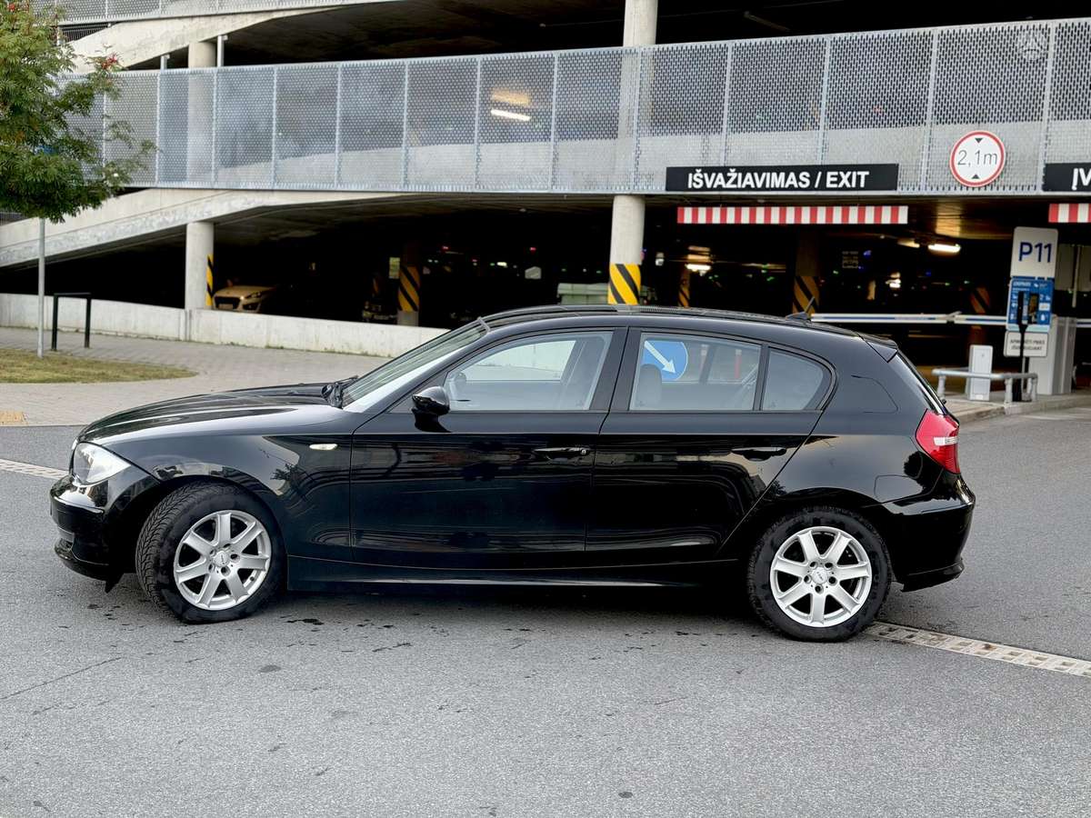 BMW 116, hatchback