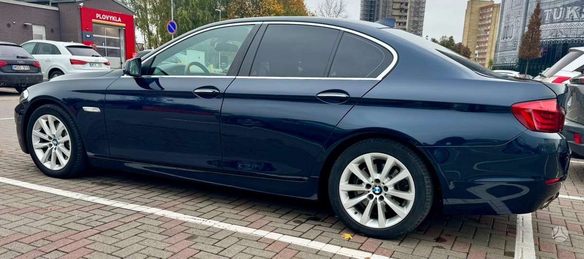 BMW 530, Седан