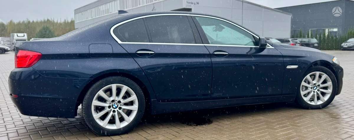 BMW 530, Седан