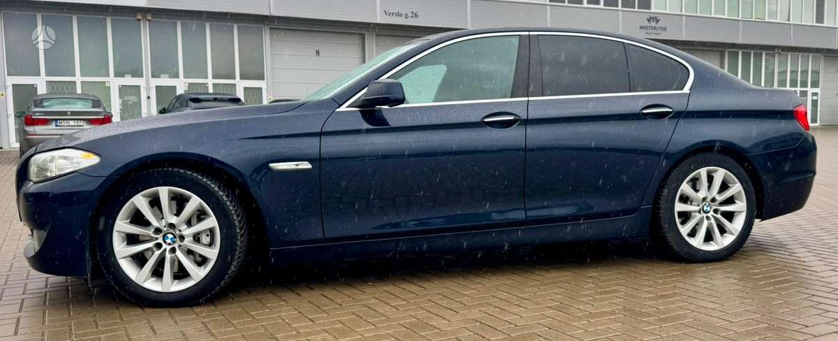 BMW 530, Седан