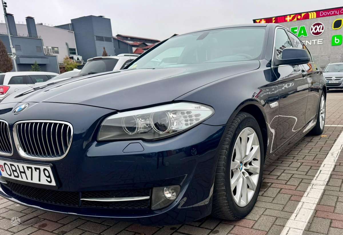 BMW 530, Седан