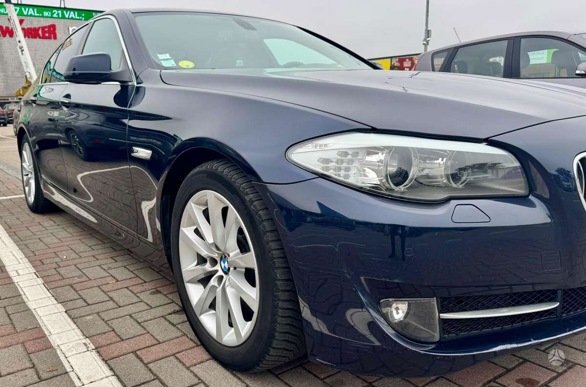 BMW 530, Седан