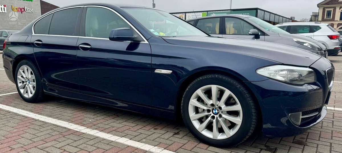 BMW 530, Седан