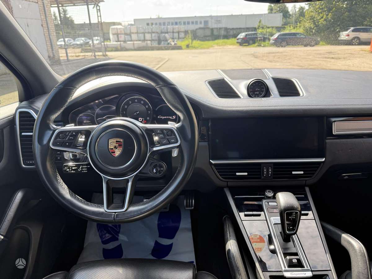 Porsche Cayenne, 2.9 l., off-road / crossover