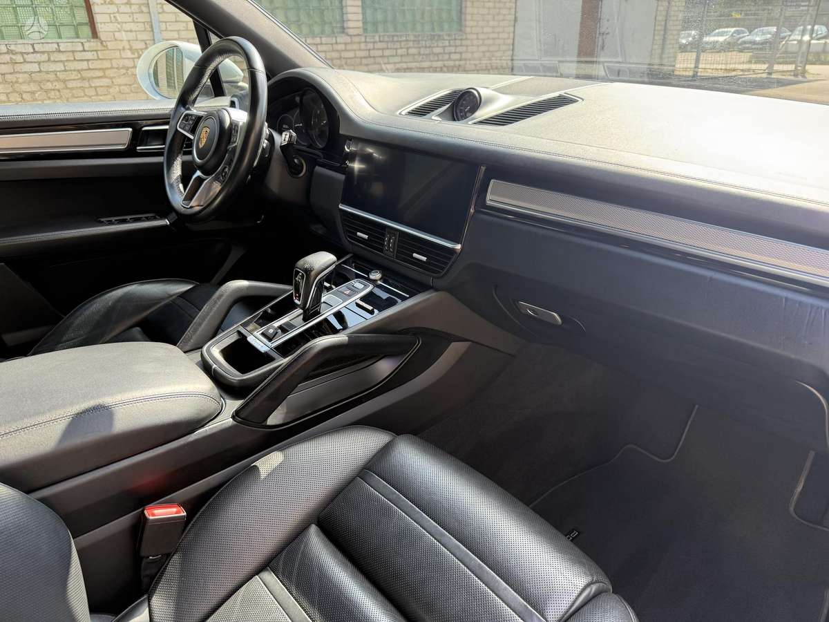 Porsche Cayenne, 2.9 l., off-road / crossover