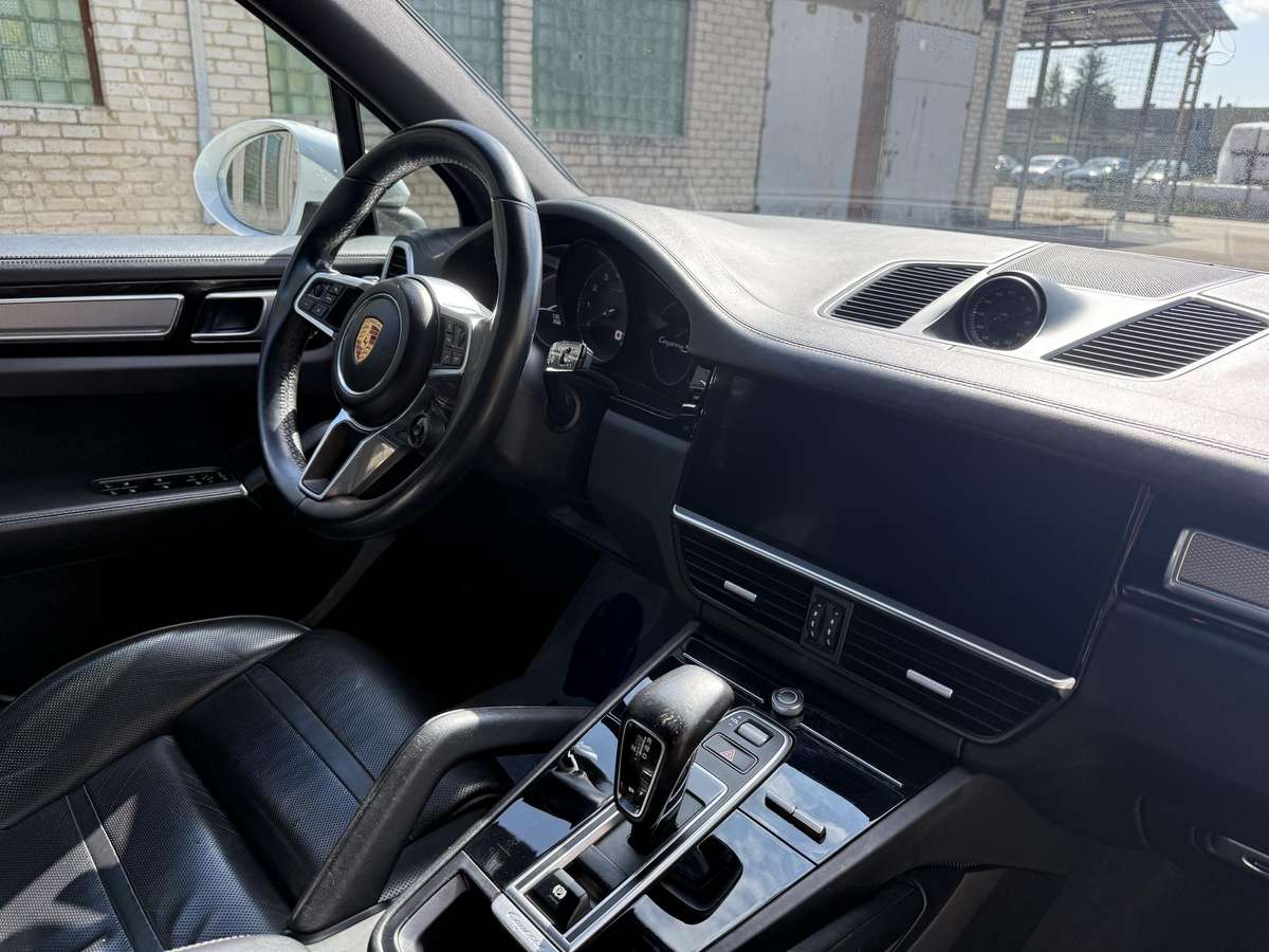 Porsche Cayenne, 2.9 l., off-road / crossover