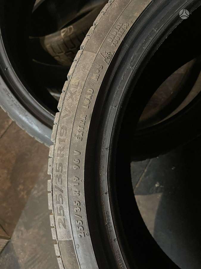 Continental, зимние 255/35 R19