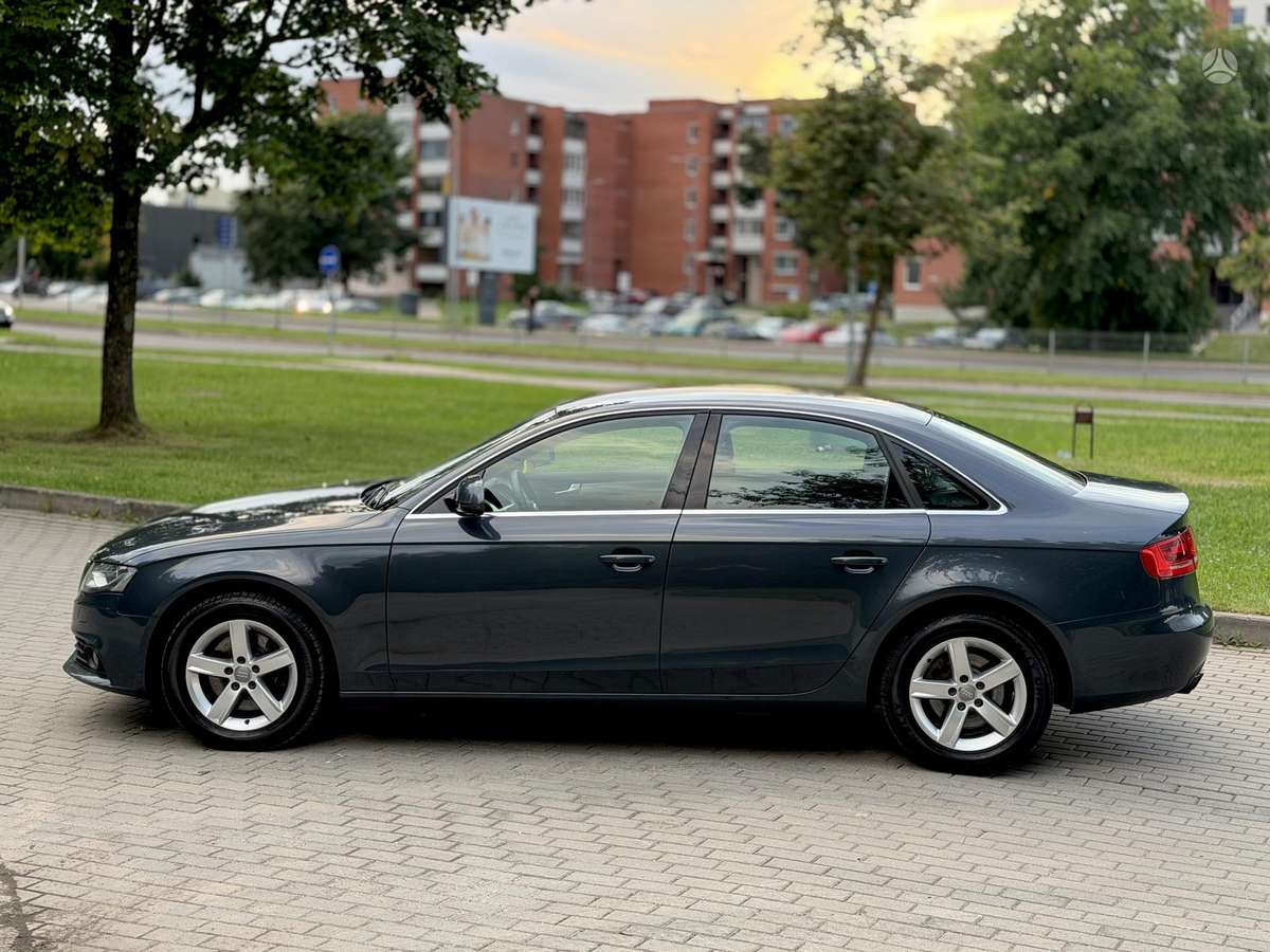 Audi A4, sedanas
