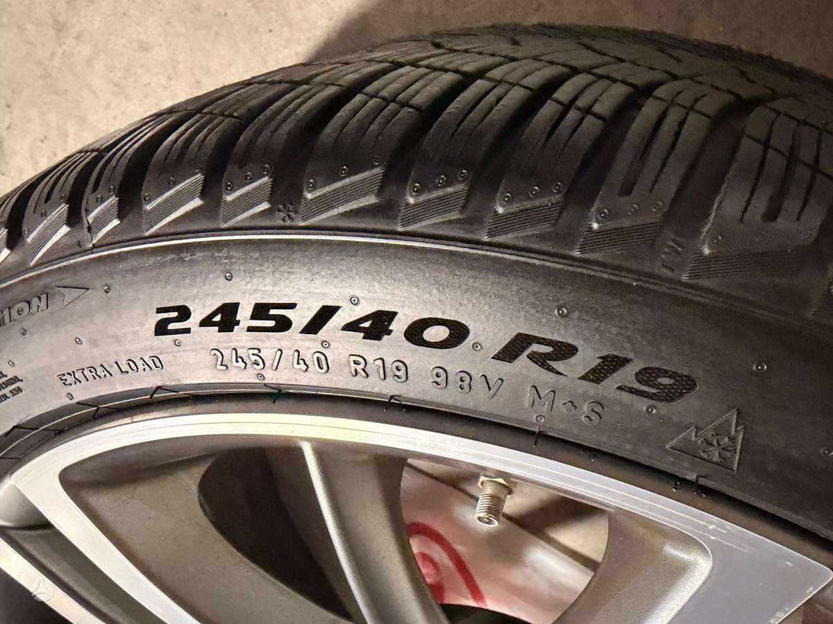 Pirelli P Zero Winter 2, winter 245/40 R19