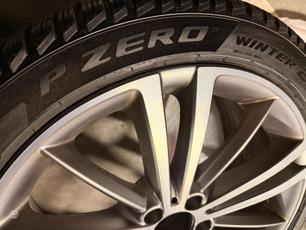 Pirelli P Zero Winter 2, žieminės 245/40 R19