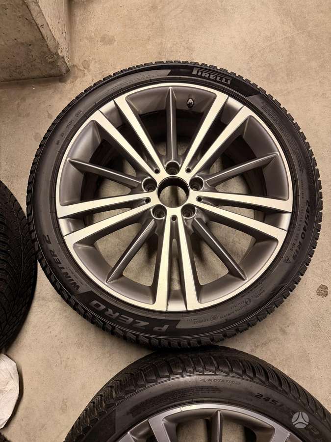 Pirelli P Zero Winter 2, winter 245/40 R19