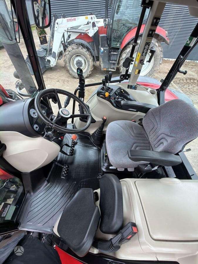 Massey Ferguson 5713, tractors