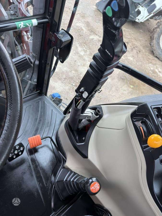 Massey Ferguson 5713, тракторы